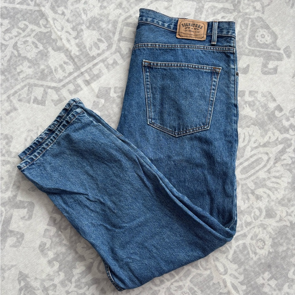 Signature by Levi Strauss Men's Classic Blue Jeans Relaxed Fit